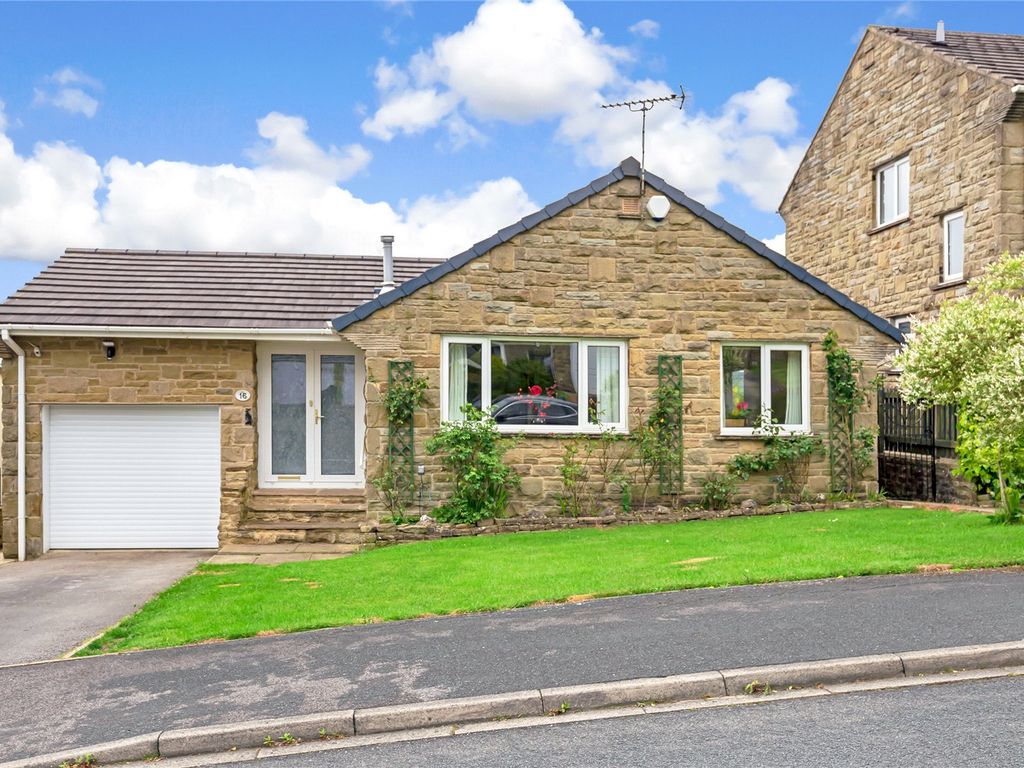 3 bed bungalow for sale in Park Wood Crescent, Skipton, North Yorkshire