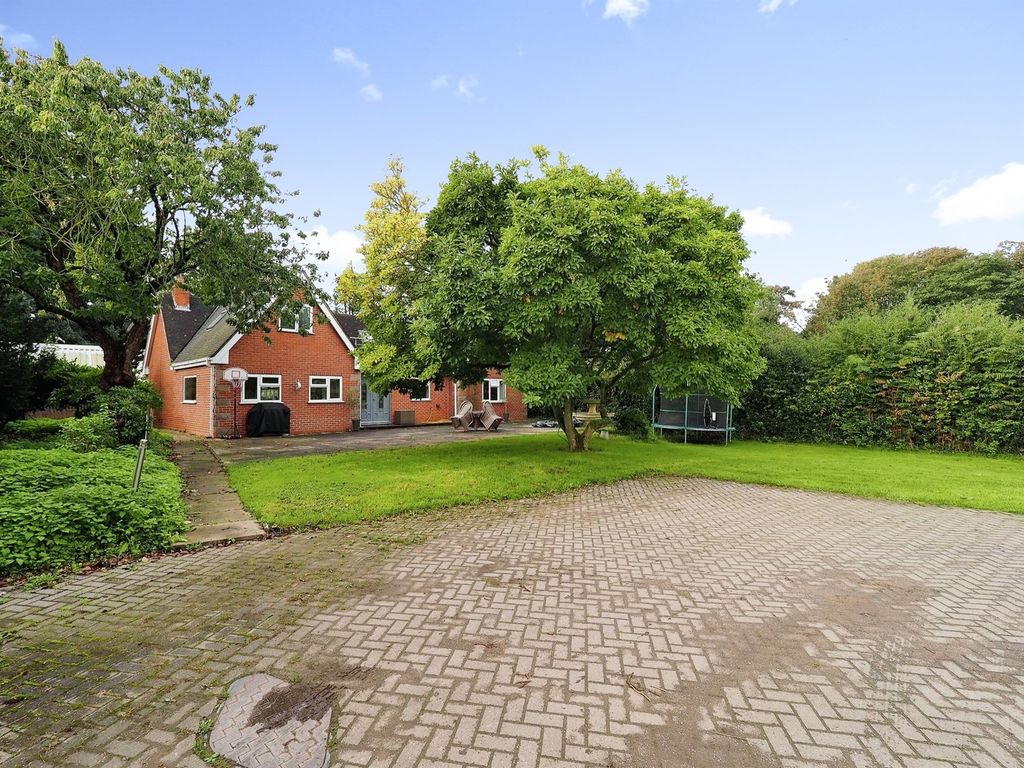 6 bed detached house for sale in Wards Lane, StantonByBridge, Derby