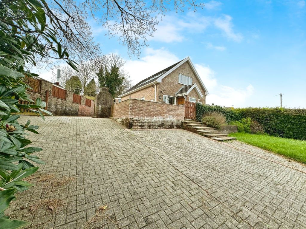 4 bed detached house for sale in Heol Nant, Llanelli, Carmarthenshire