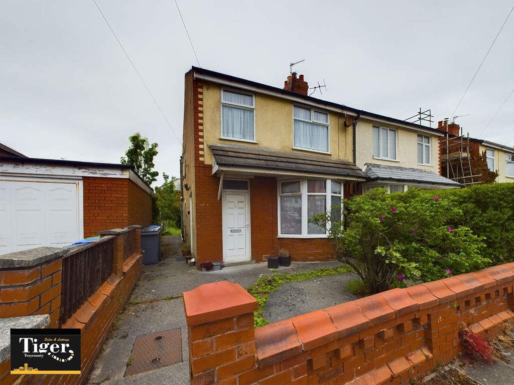 2 bed flat to rent in Fernhurst Avenue, Blackpool FY4, £545 pcm Zoopla