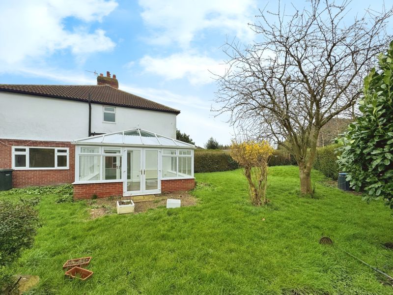 3 bed semidetached house for sale in Hawthorn Gardens, Ryton NE40, £