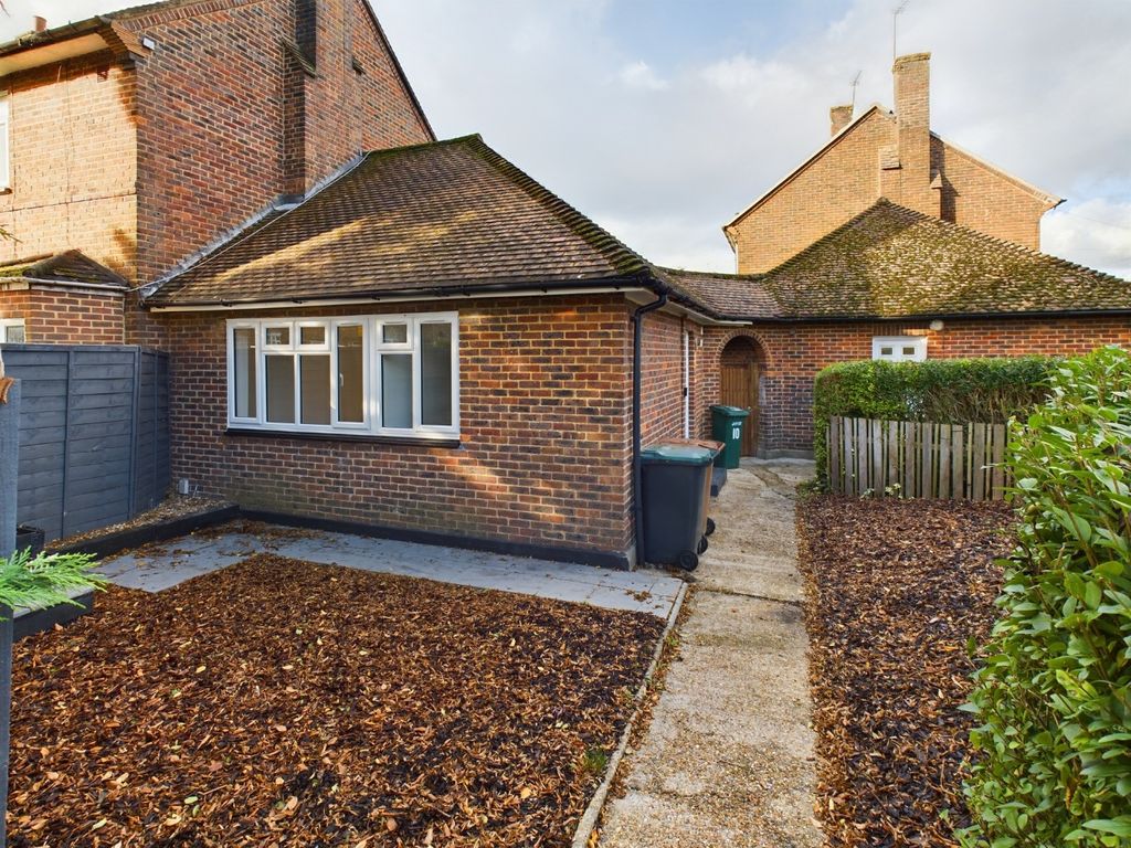 1 bed terraced bungalow for sale in Oxhey Drive, Watford, Hertfordshire
