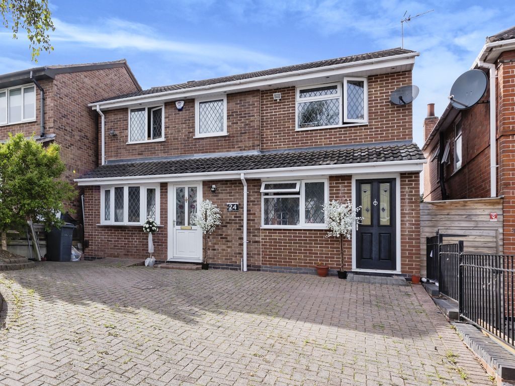 4 bed detached house for sale in Sandhurst Road, Leicester LE3, £