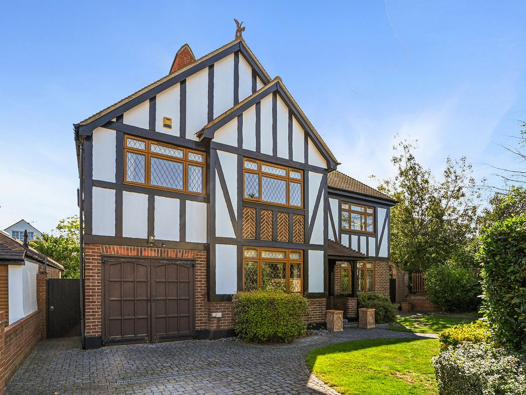 6 bed detached house for sale in Forest View Drive, LeighOnSea SS9, £