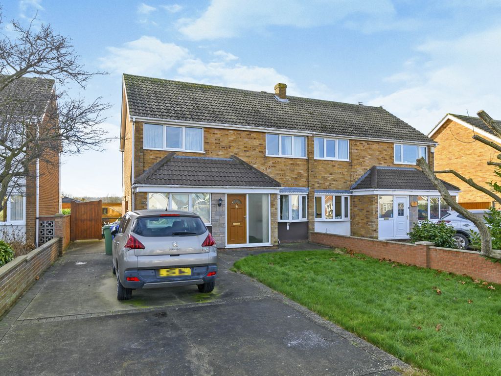 4 bed semidetached house for sale in Fillingham Crescent, Cleethorpes