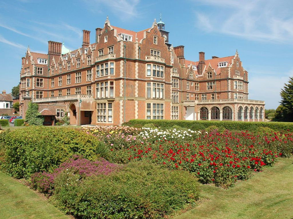 2 bed flat for sale in Harvest House, Cobbold Road, Felixstowe IP11, £