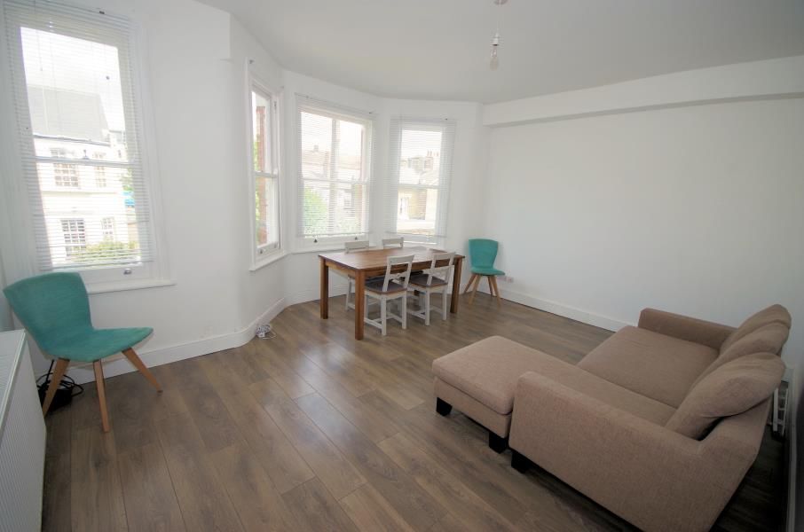 2 bed flat to rent in Churchfield Avenue, North Finchley N12, £1,800