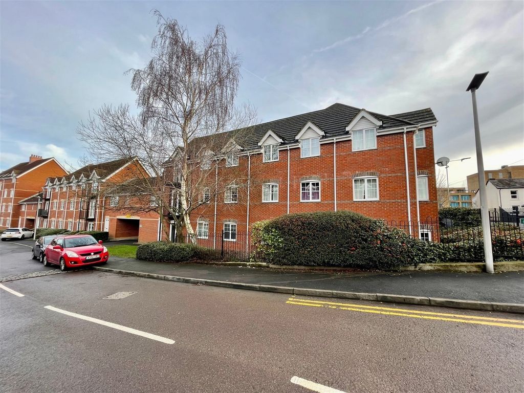 2 bed flat to rent in Windsor Court, Newbury RG14 Zoopla