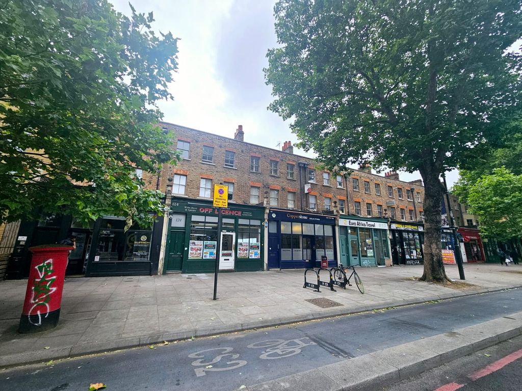 2 bed flat to rent in Mile End Road, London E1, £2,200 pcm Zoopla