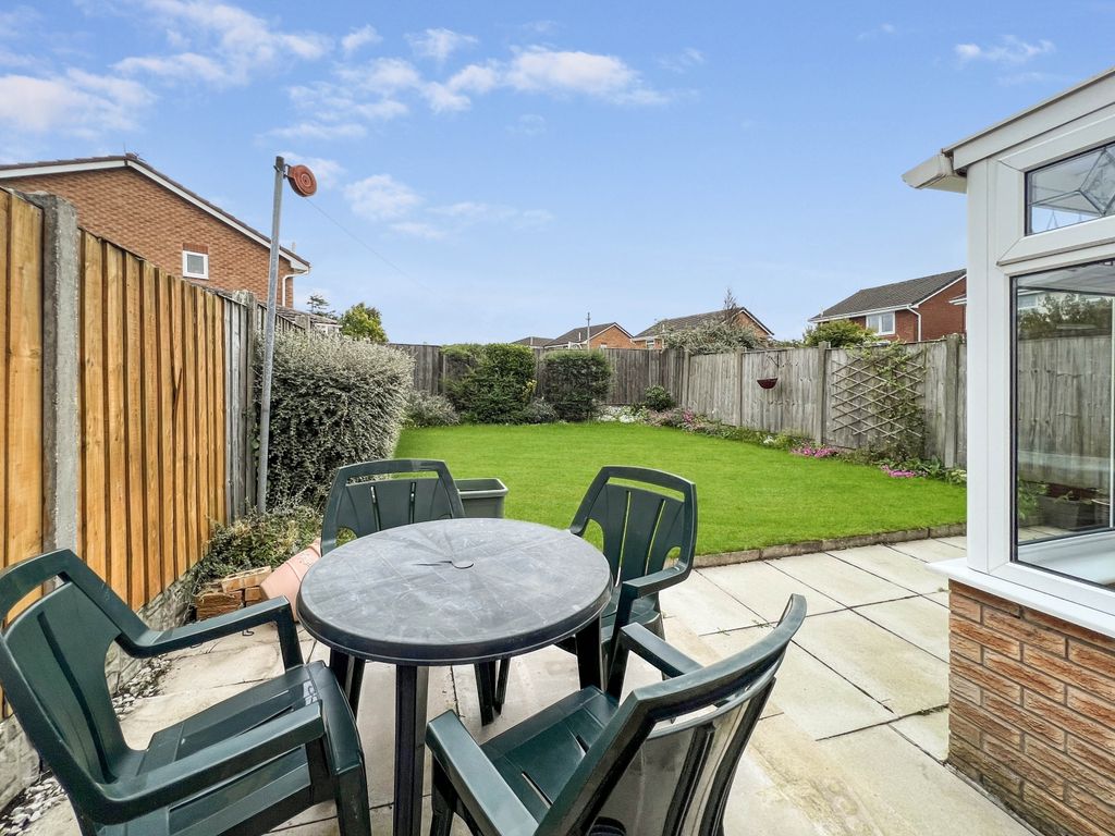 3 bed semidetached house for sale in Foinavon Close, Orrell Park