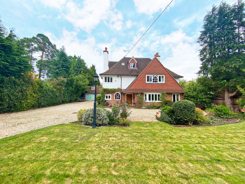 5 bed detached house to rent in Pirbright Road, Farnborough Park