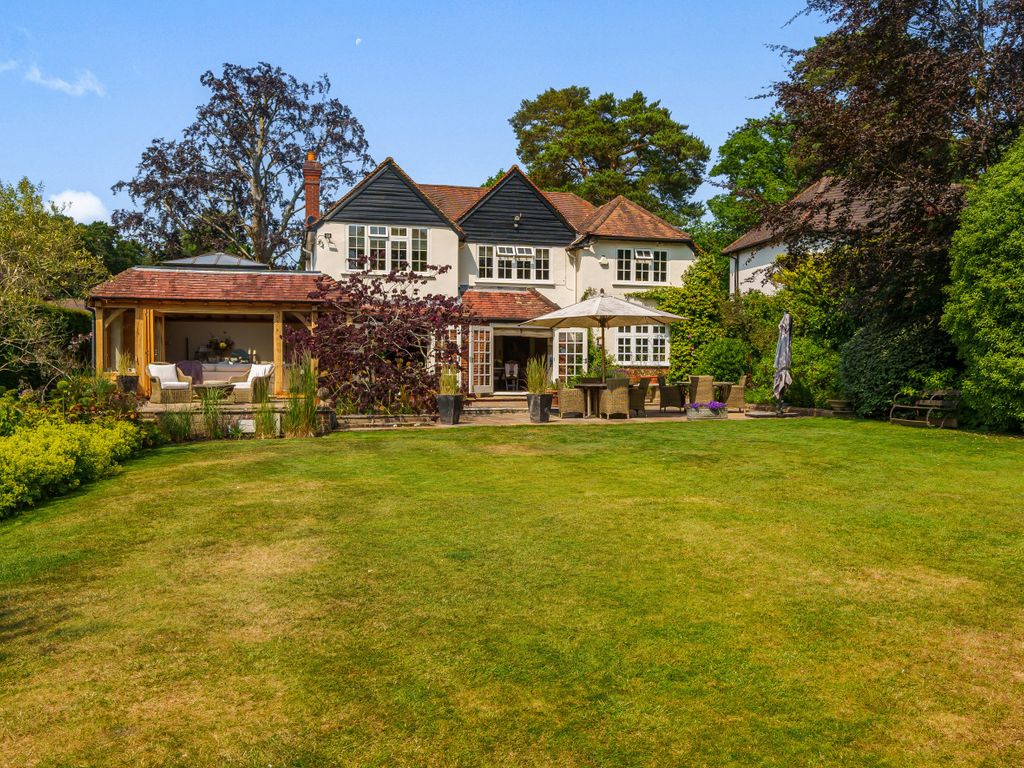 4 bed detached house for sale in Hook Heath, Surrey GU22, £1,475,000