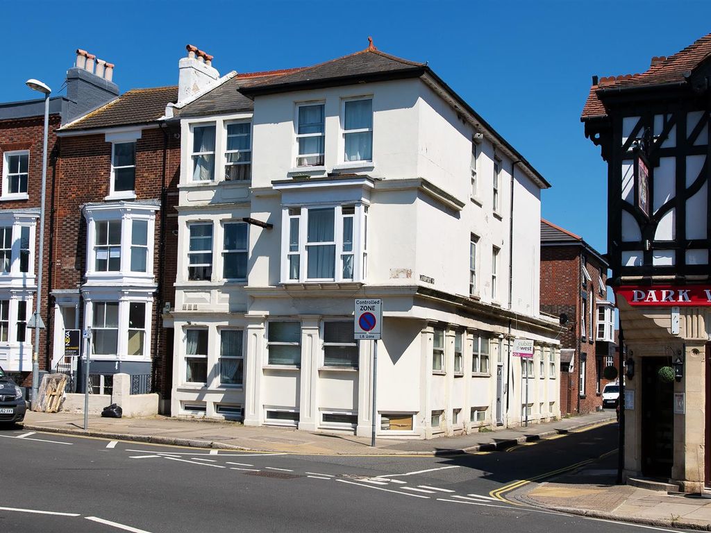 Room to rent in Hampshire Terrace, Portsmouth PO1, £575 pcm Zoopla
