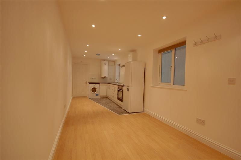 1 bed flat to rent in The Parade, High Street, Watford WD17, £1,150 pcm