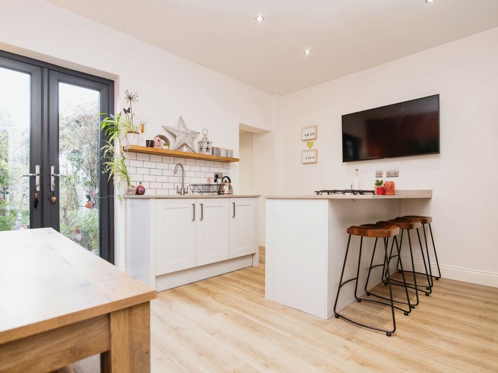 3 bed end terrace house for sale in Yew Tree Lane, Rowley Regis B65, £