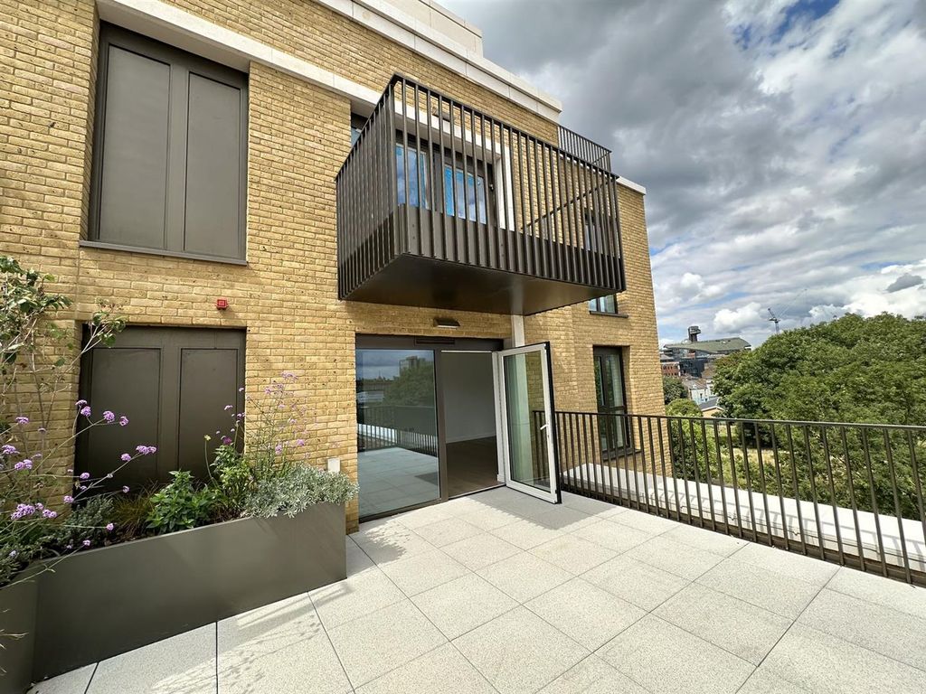 2 bed flat to rent in Holland House, Fulham Reach, Tierney Lane, London