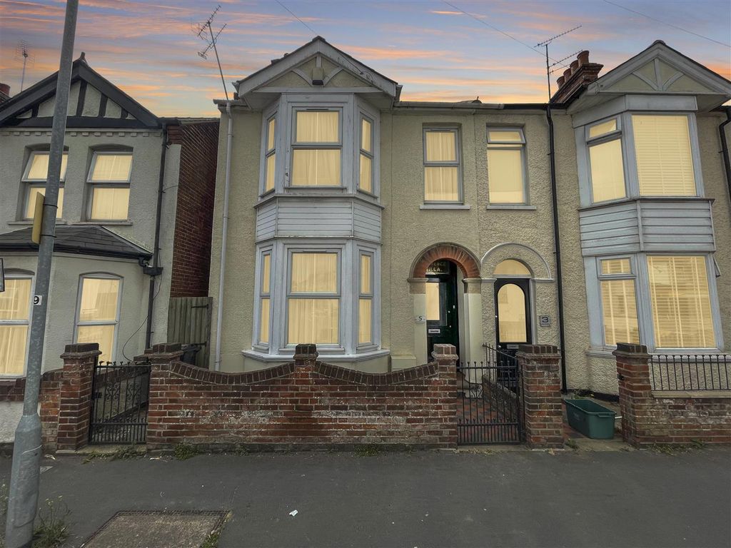 3 bed semidetached house for sale in Garland Road, Parkeston, Harwich