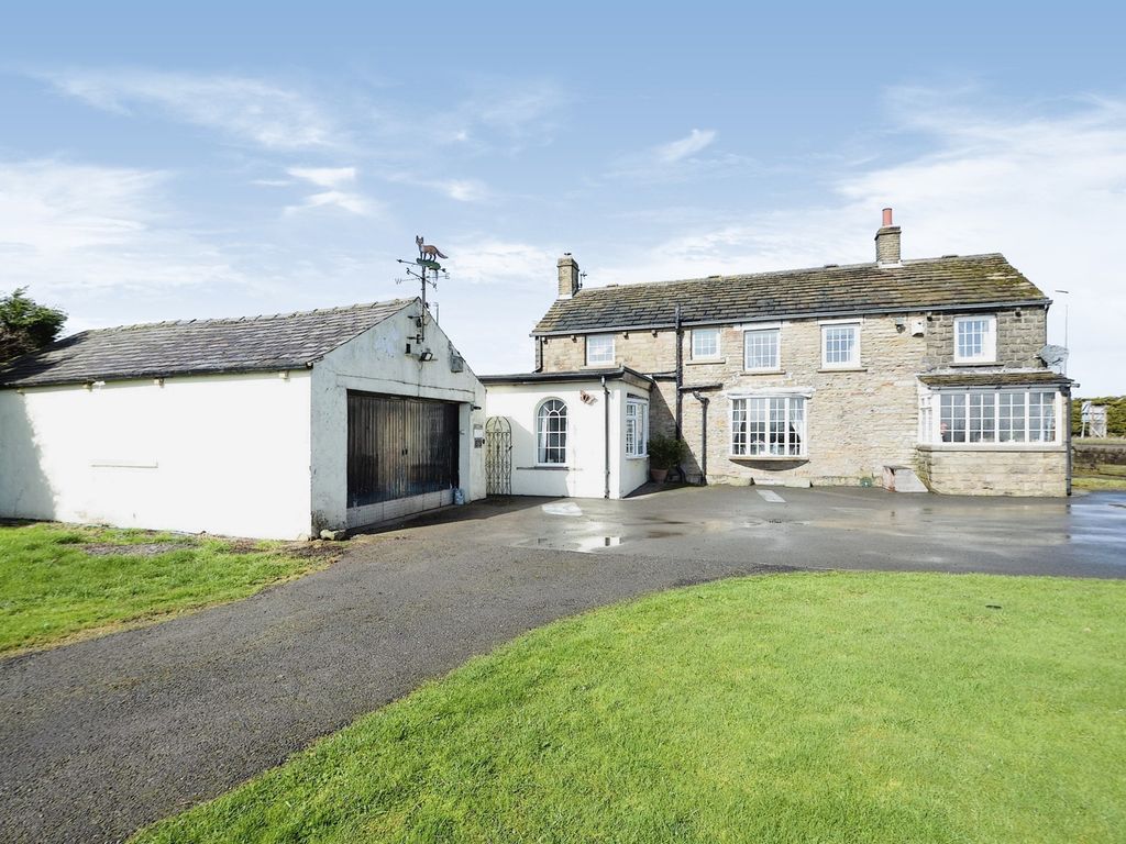 3 bed detached house for sale in Penistone Road, Denby Dale