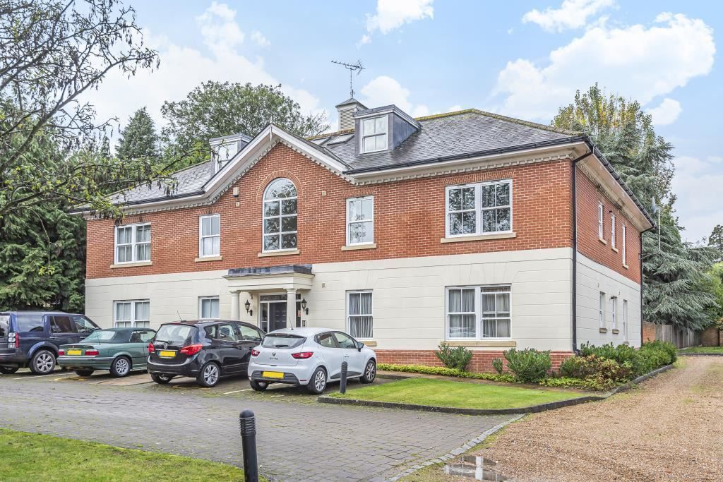 2 bed flat for sale in Cedar Close, Bagshot GU19 Zoopla