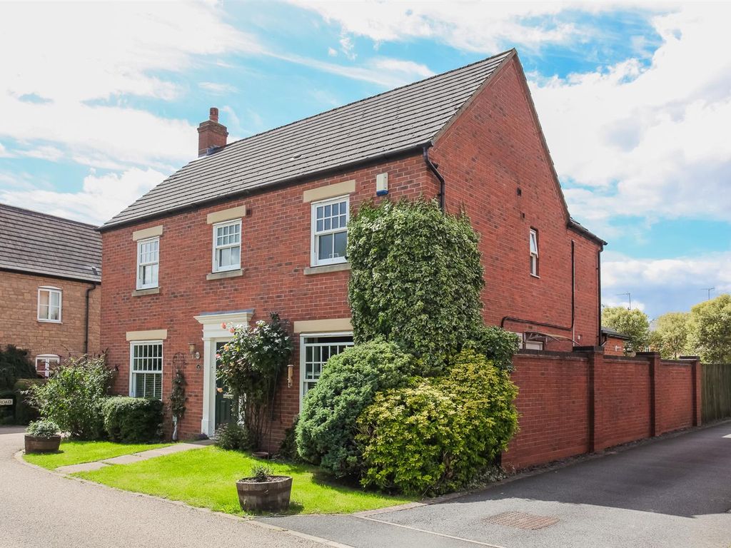 4 bed detached house for sale in Lord Grandison Way, Banbury OX16, £