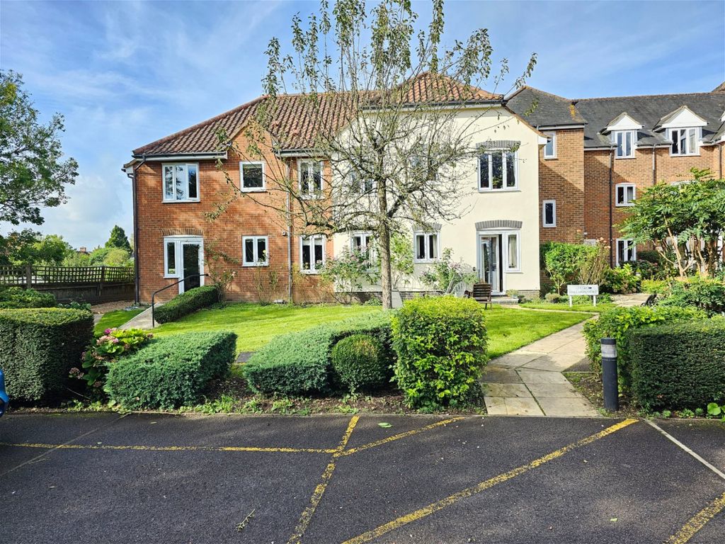 2 bed flat for sale in Mallard Court, West Mills, Newbury RG14, £