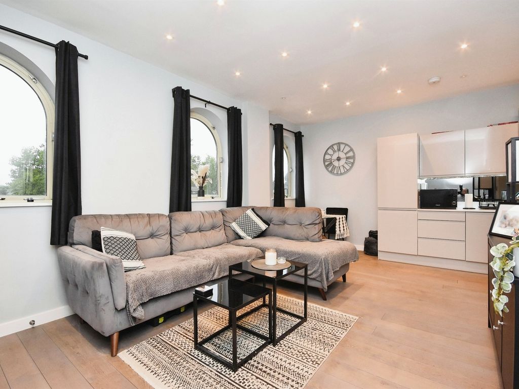 2 bed flat to rent in Rainsford Road, Chelmsford CM1, £1,500 pcm Zoopla