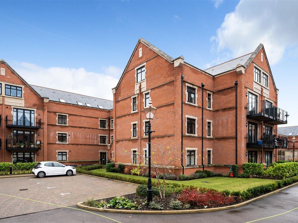 2 bed flat for sale in Marlborough Drive, Bushey WD23, £499,950 Zoopla