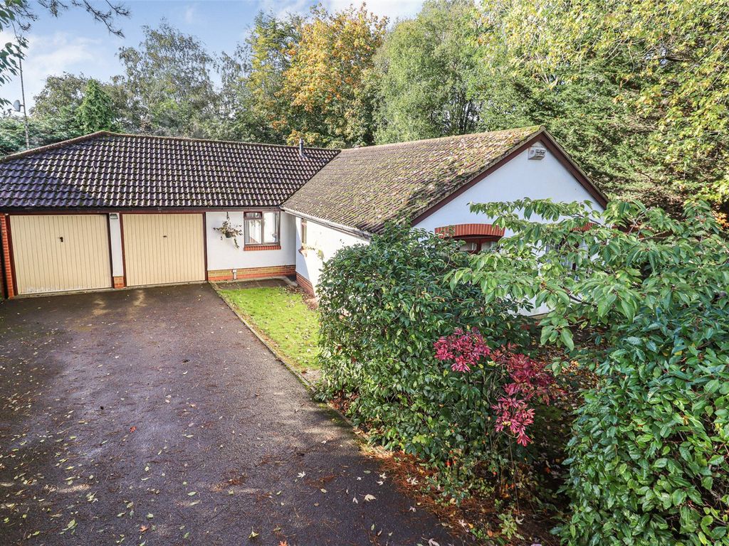 3 bed bungalow for sale in Badgers Copse, Camberley, Surrey GU15, £550,000 Zoopla