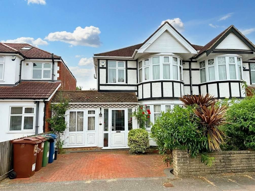 4 bed semidetached house for sale in Hunters Grove, Harrow HA3 Zoopla
