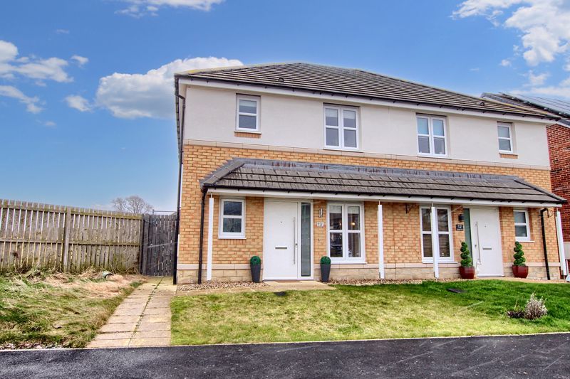 3 bed semidetached house for sale in Gateholm Close, Ingleby Barwick
