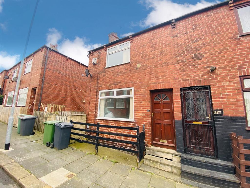2 bed end terrace house to rent in Glenthorpe Avenue, Leeds LS9, £800