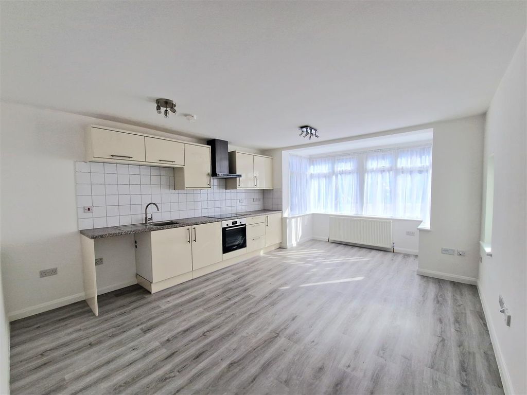 1 bed flat to rent in Park Lane, Wembley HA9, £1,600 pcm Zoopla