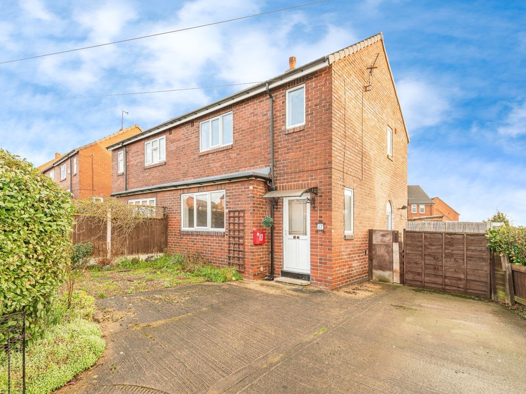 2 bed semidetached house for sale in Cotswold Road, Leeds LS26, £