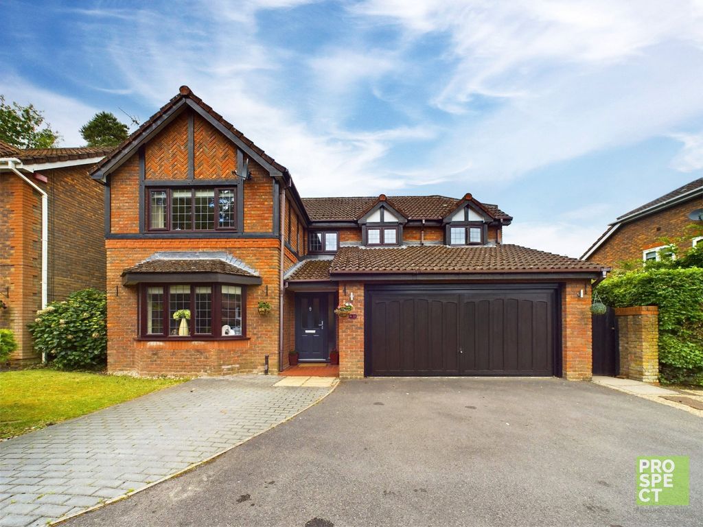 4 bed detached house for sale in Saxon Drive, Warfield, Berkshire RG42
