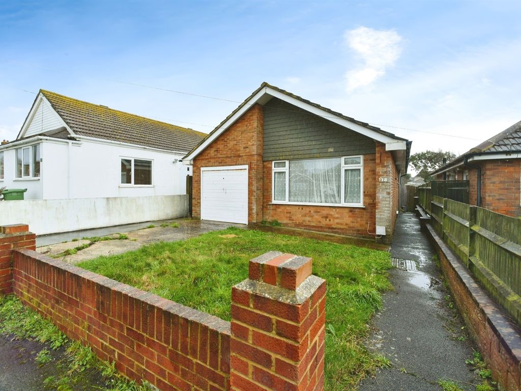 2 bed detached bungalow for sale in Cavell Avenue, Peacehaven BN10, £