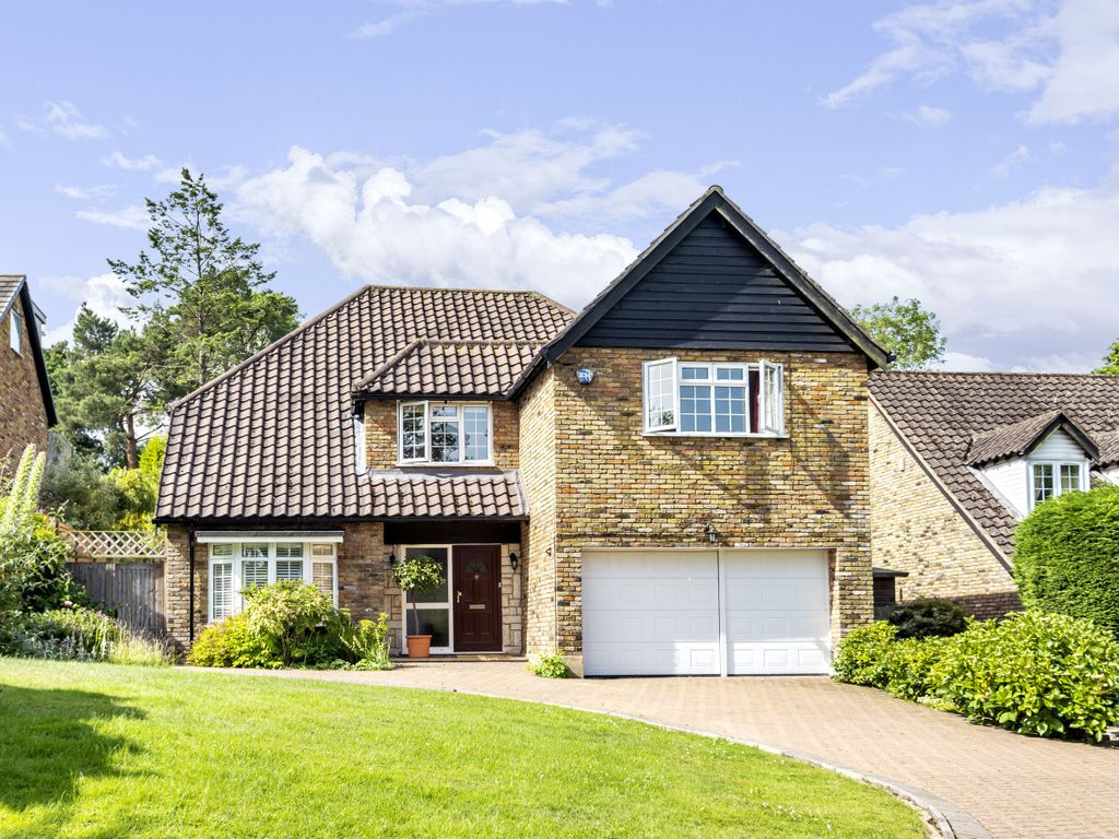 5 bed detached house for sale in Bradgate Close, Cuffley, Potters Bar