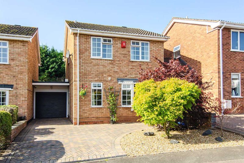 3 bed linkdetached house for sale in Francis Road, Lichfield WS13, £