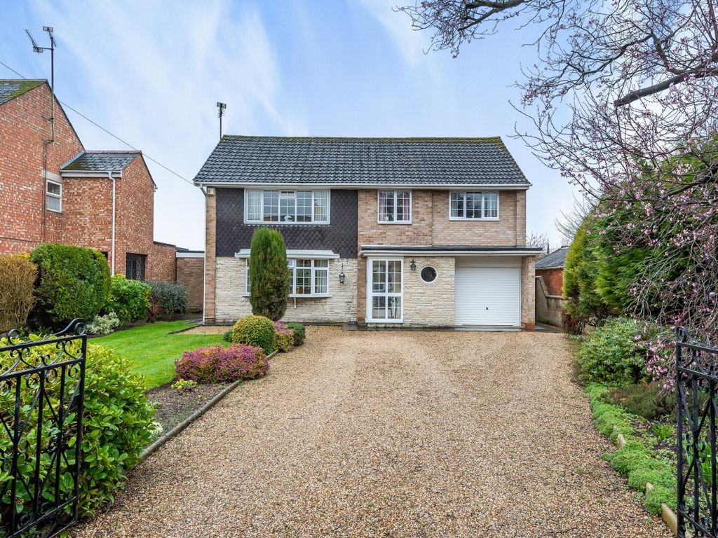 5 bed detached house for sale in Church Walk South, Swindon, Wiltshire