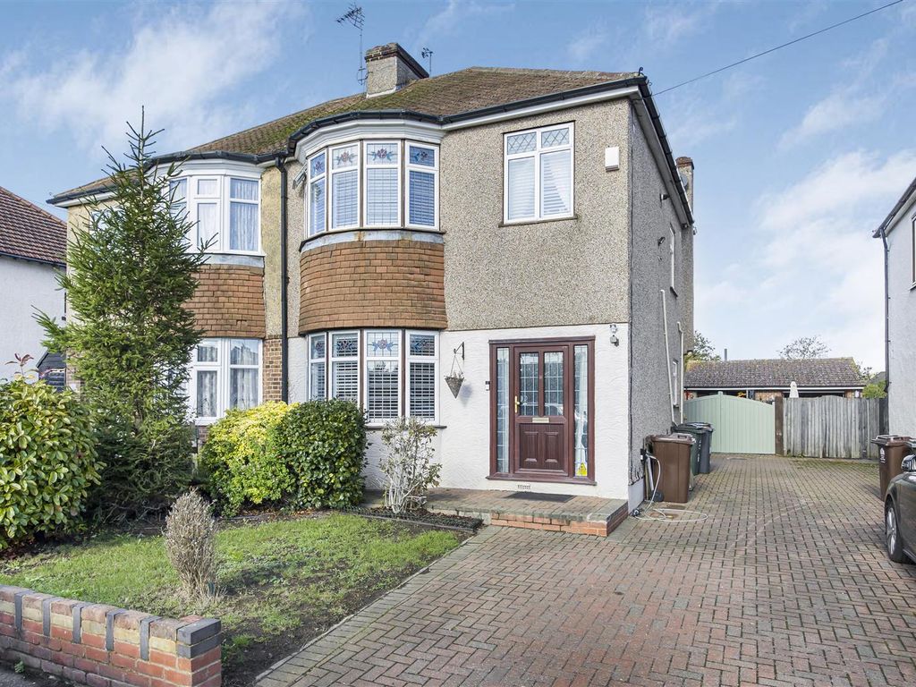 4 bed property for sale in Orchard Terrace, Cotton Lane, Greenhithe DA9