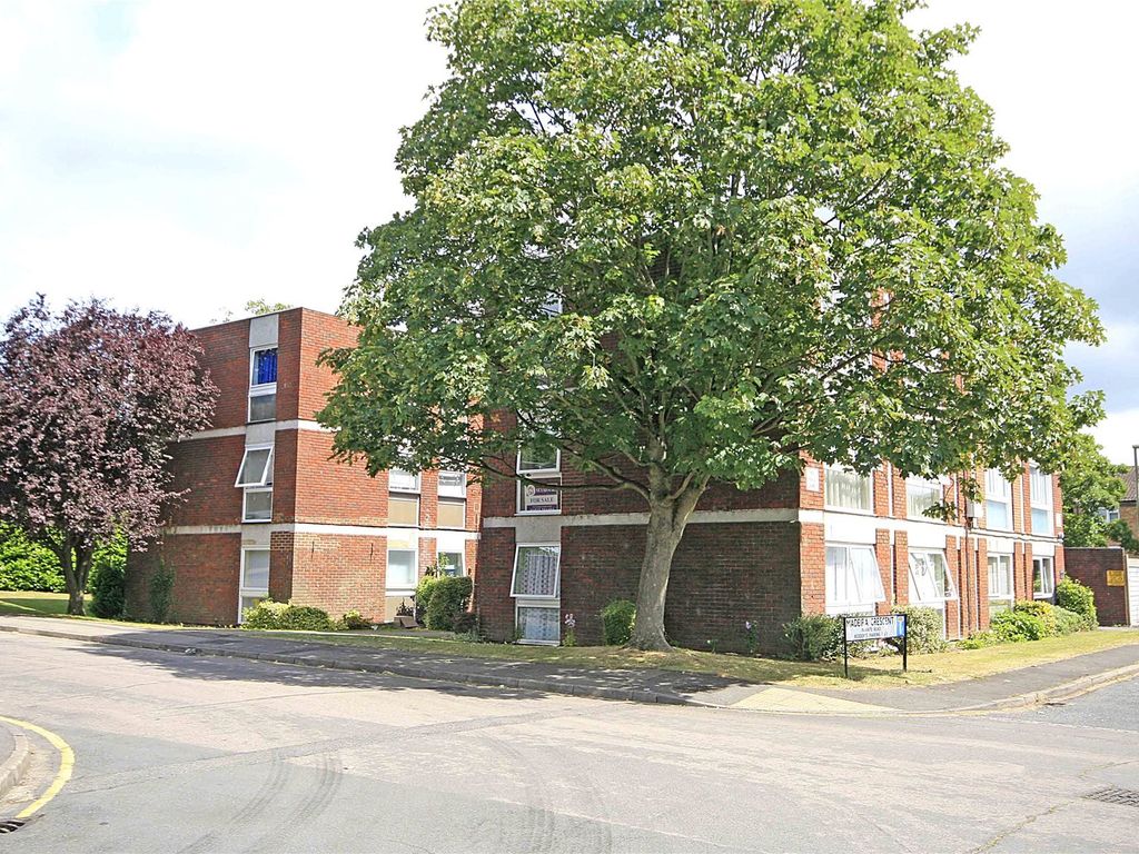 2 bed flat for sale in Madeira Crescent, West Byfleet KT14 Zoopla