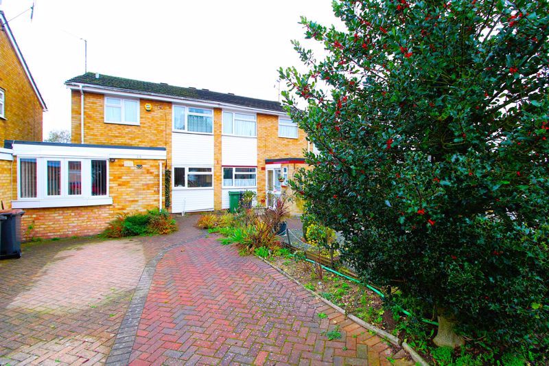 3 bed semidetached house for sale in Dawlish Road, Luton LU4, £350,000