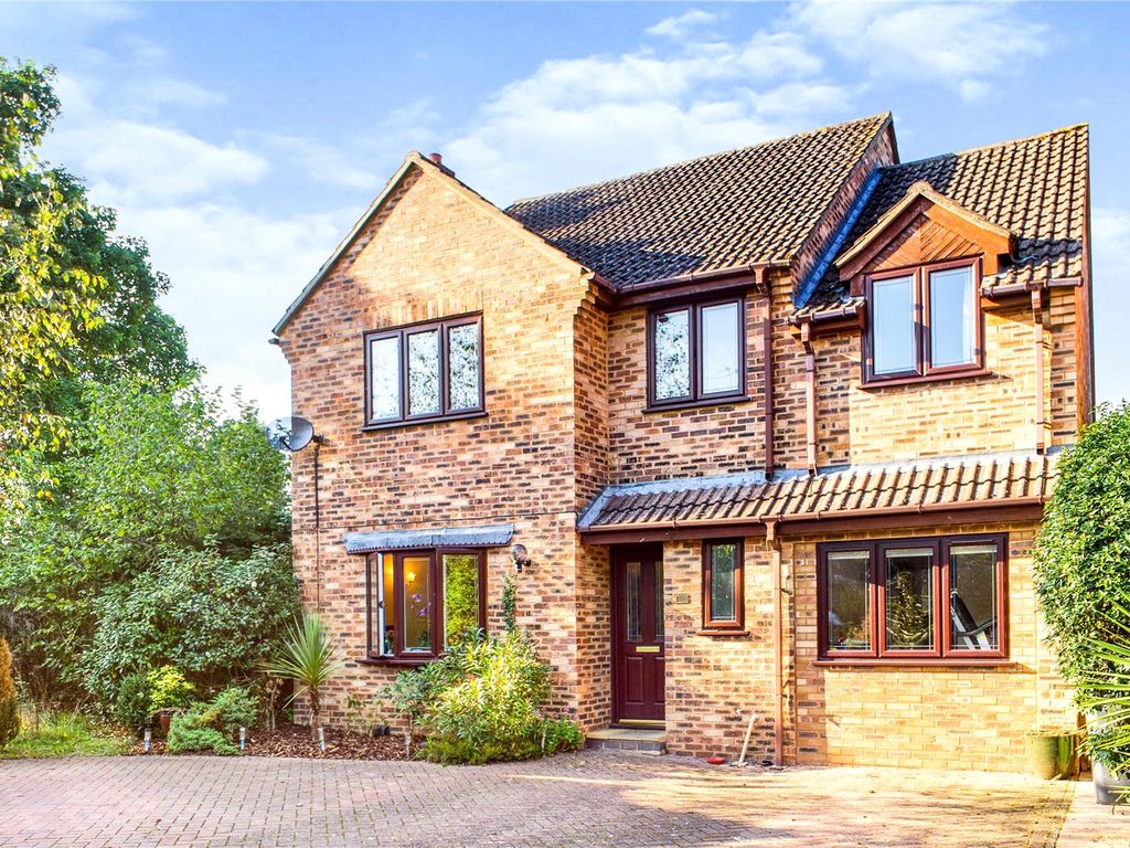 5 bed detached house for sale in Close, Tadley, Hampshire RG26