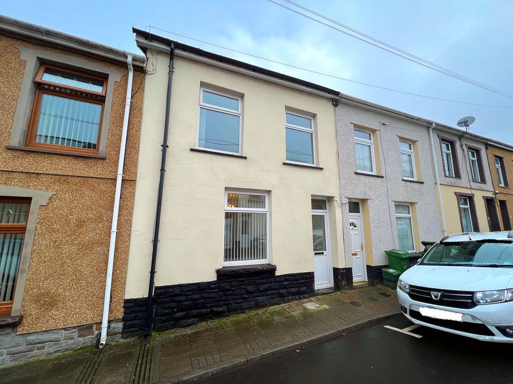 3 bed property to rent in Victoria Street, Mountain Ash CF45, £650 pcm