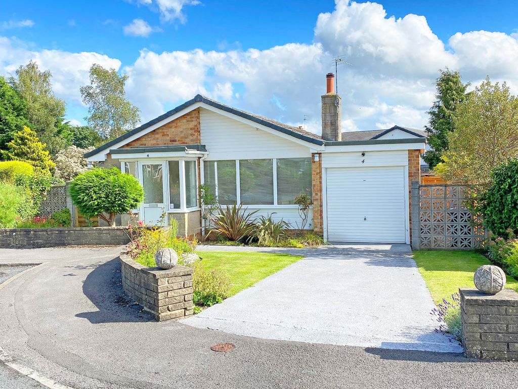 3 bed detached bungalow for sale in Firs View, Harrogate HG2, £450,000