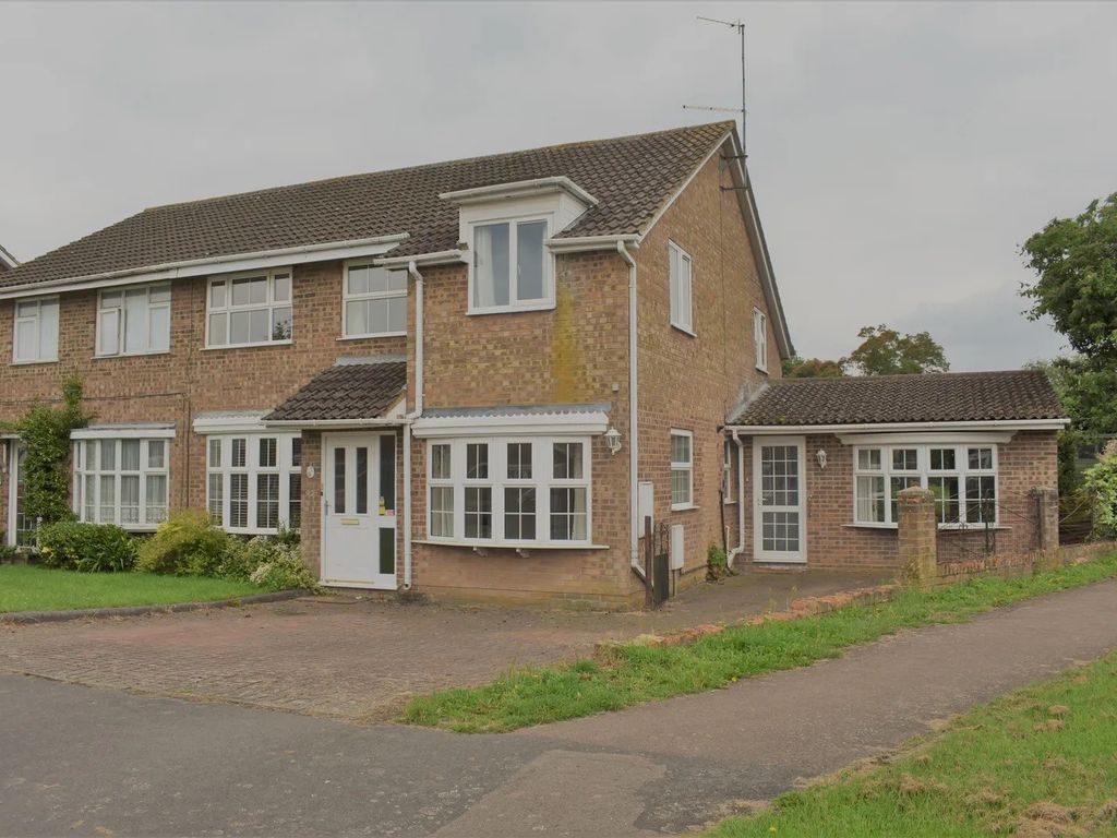 4 bed property to rent in Partridge Piece, Cranfield, Bedford