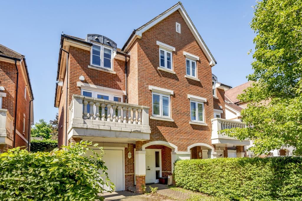 5 bed semidetached house to rent in Symeon Place, Caversham Heights