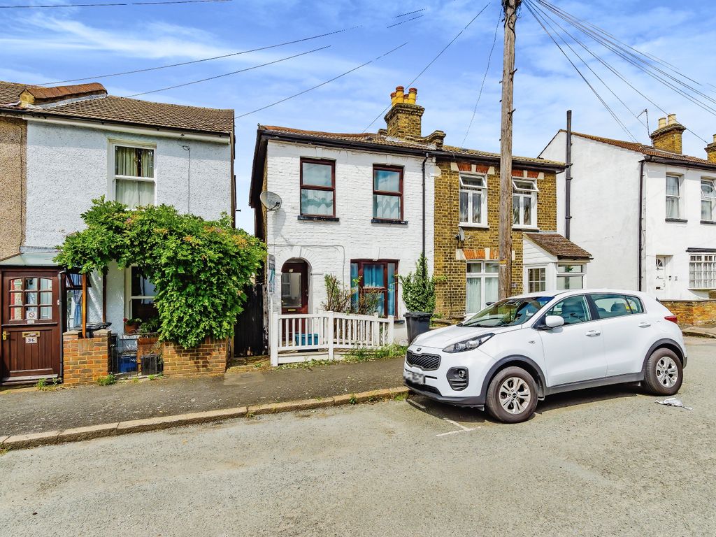 2 bed end terrace house for sale in Eland Road, Croydon CR0, £330,000