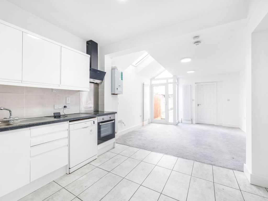 2 bed flat to rent in Graham Road, Harrow HA3 Zoopla