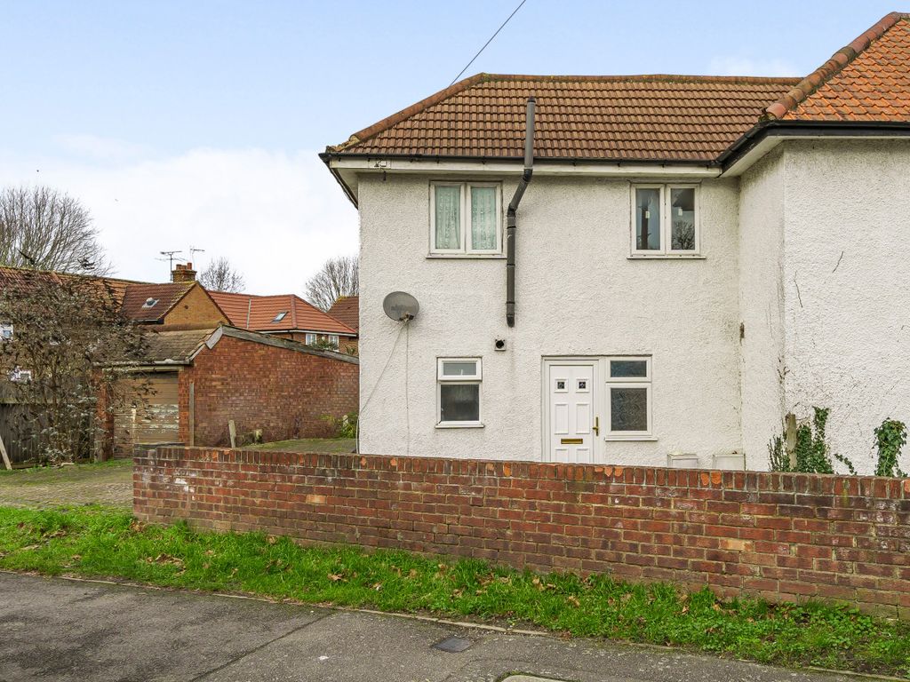 2 bed end terrace house for sale in Hesa Road, Hayes, Hillingdon UB3