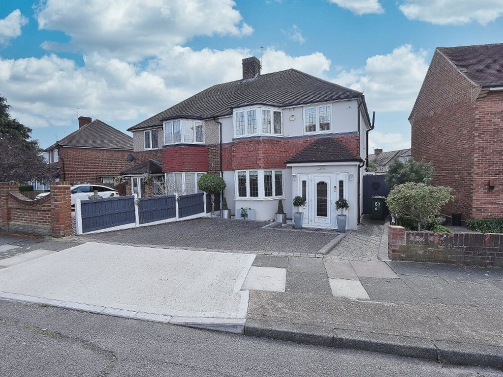 3 bed semidetached house for sale in Brockley Crescent, Romford RM5
